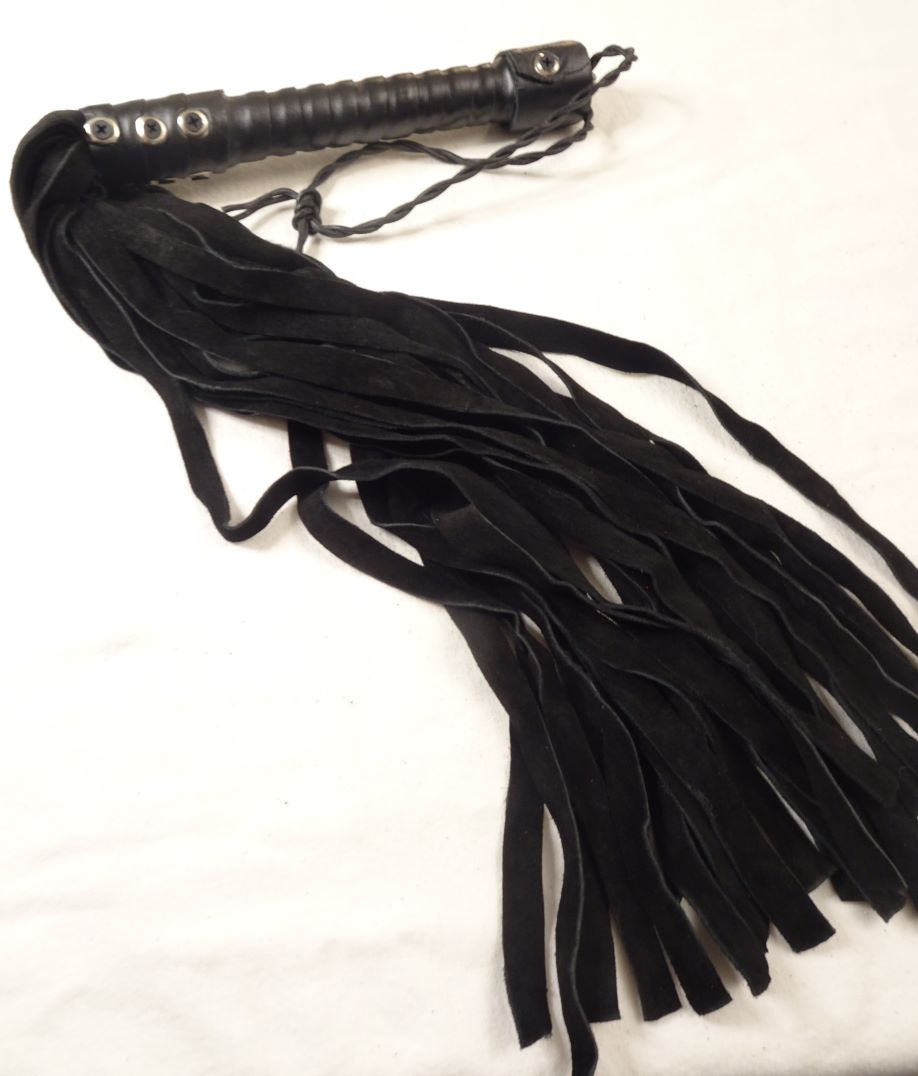 Black 26 Flogger